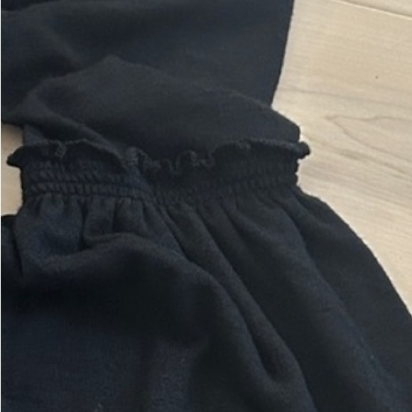 Gap Bell Sleeve Black Top Boho Size Small Soft Spun - Picture 11 of 11